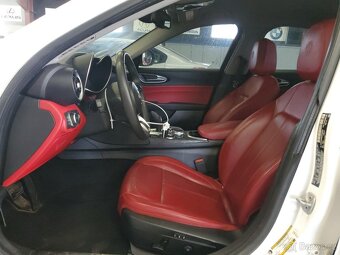 2021 Alfa Romeo Giulia Sport 2.0 AWD - 7