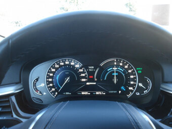 BMW 530 e X-Drive ČR 1. Maj. - 7