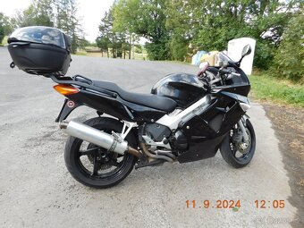 Honda VFR 800 - 7