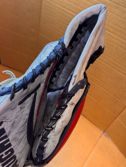 BRANKÁŘSKÁ LAPAČKA A VYRÁŽEČKA  VAUGHN VELOCITY V5 - 7