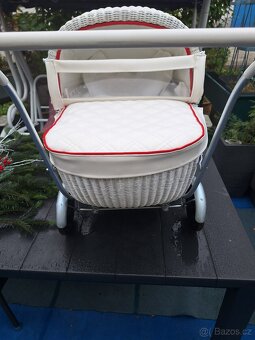 RETRO KOČÁREK PRO PANENKY - 7