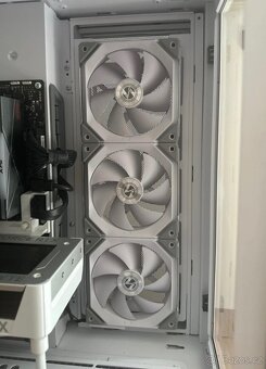 Lian Li uni fan sl120 sada z třech - 7