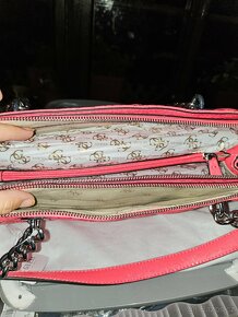 NOVÁ Kabelka Guess barva korálová - 7