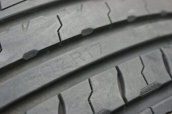 Bicolor tubine krasna alu kola origo Ford R17 a letni pneu - 7
