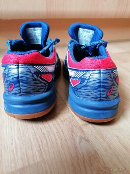Sálovky, boty do haly Asics v. 34,5 - 7