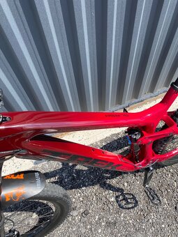 Trek Slash 9.7 Cobra Blood to Magenta Fade, Carbon - 7