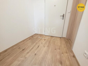 Pronájem bytu 1+kk s balkónem a krytým stáním, ul. S, 132515 - 7