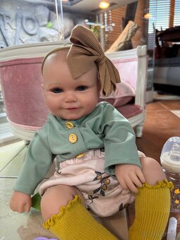 REALISTICKÁ PANENKA S ČELENKOU N.O.V.Á. - 7