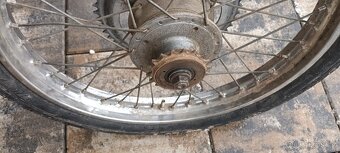 Babetta 210 - zadní kolo pěkné chromy, zánovní pneu - 7