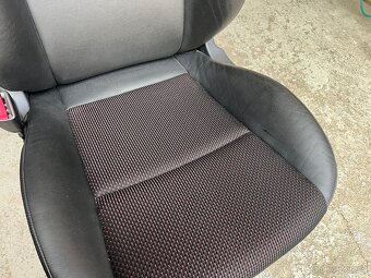 Sedačky Hyundai i30 5dv Hatchback (FD) - 7