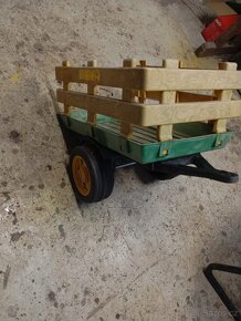 Elektrický traktor John Deere na ND - 7