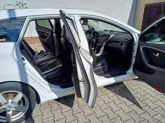 hyundai i30. 1.6crd nafta 81kw r.2015 stl platná púvod čr - 7