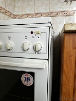 Kuchyňská linka se spotřebiči - 7