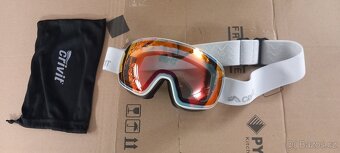 Lyžařská helma - 7