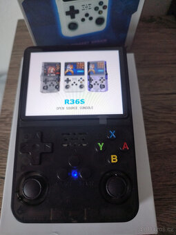 Handheld konzole R36S černá (verze ArkOS 2.0) +15000 her - 7
