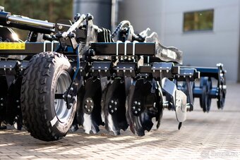 Diskový podmítač AMJ AGRO ATOS DELTA 5.0 - 7