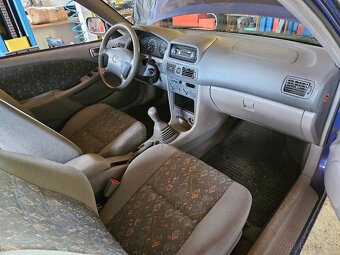 Toyota Corolla E11 HB interiér - 7