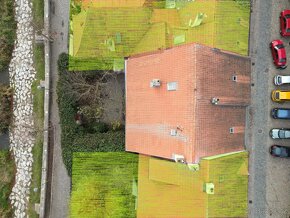 Třebíč, dům v Židovské čtvrti se zahrádkou k náplavce - 7