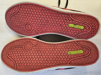Podám boty Adidas černé. výborný stav- vel. 43/44 - 7