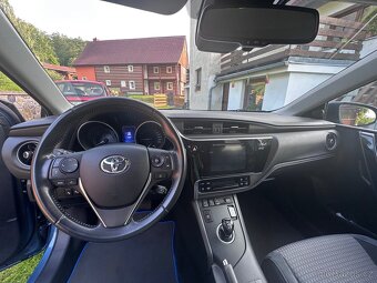 Toyota Auris 1.8 hybrid kombi - 7