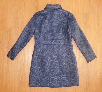 Zateplená tmavě modrá prošívaná bunda, vel.38, zn. Via Spiga - 7