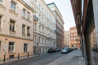 Pronájem bytu 1+kk, 37 m²-Karlovo náměstí, Praha - od - 7