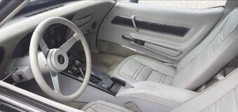 Chevrolet Corvette z roku 1977 - 7