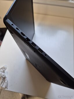 Velký notebook Dell Inspiron 3793 - 7