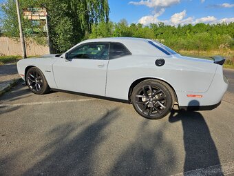 Dodge Challenger 5.7 Hemi NEHAVAROVANÉ - 7