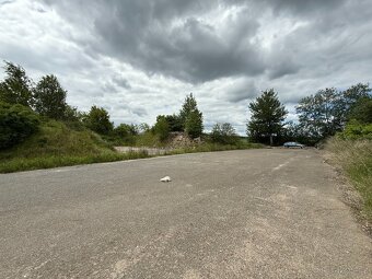 VYASFALTOVANÝ POZEMEK 3.531m2 PRO AUTOKEMP dálnice D5 EXIT93 - 7