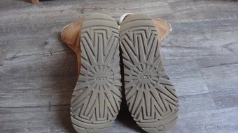 Hnědé vysoké kožené válenky UGG v.38 - 7