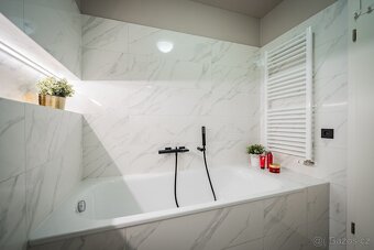 Moderní 2+kk bydlení hned u parku Klamovka, 44m2 - 7