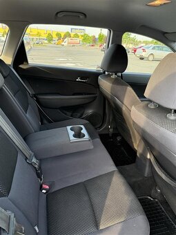 Hyundai i30 CW 1.4 CVVT, 80kW, 2011 – 125tis. km – 40 000 Kč - 7