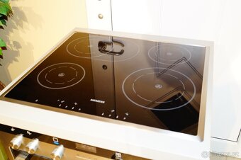 Siemens nerezový vestavný sporák HE33BD550, vyjížděcí dveře - 7