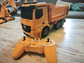 Bagr a nákladní auto na ovládání - 7