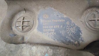 Nádrž na adblue na Škoda Superb 3, VW passat - 7