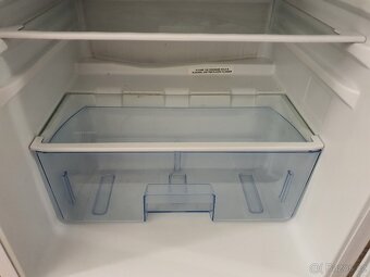 82cm značková lednice s vnitřním mrazákem - 7