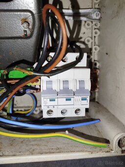 Podružný elektroměr s jističi, do garáže, ... ČB - 7