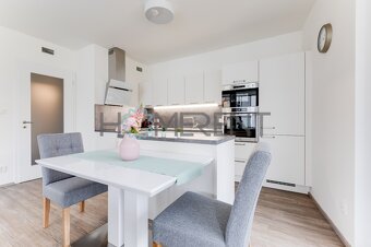 Stylový a prostorný byt 4+kk s panoramatickou lodžií, Praha  - 7