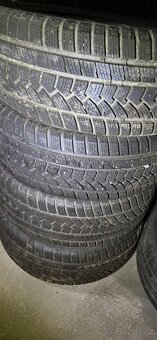 Prodam zimní pneu 235 / 55 R 18 - 7