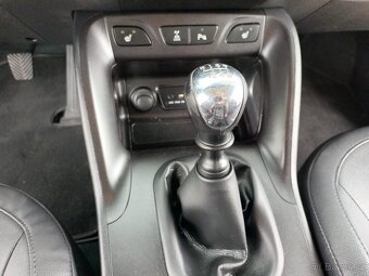 Hyundai ix35 2,0 CRDi 4WD,ČR,1MAJ,SERVISKA - 7