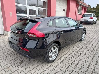 VOLVO V40 D2 ,kůže, navi, pěkně zachovalé auto - 7