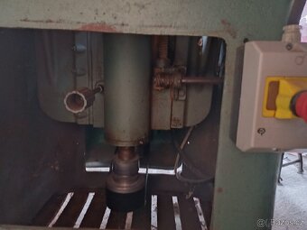 Spodni fréza made in Canada s podavačem - 7