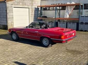 Mercedes-Benz 500 SL z roku 1985 - 7