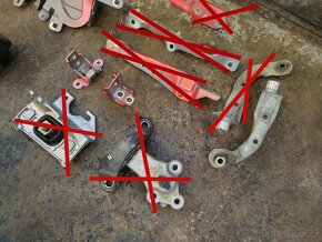 Clio IV - držáky, panty,... - 7