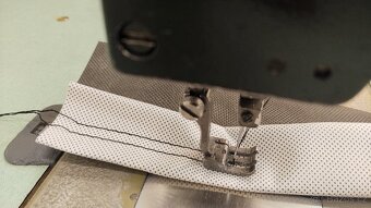 Průmyslový šicí stroj 2-jehlový PFAFF - 7