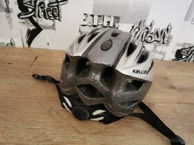 2 ks Cyklistických helem - 7