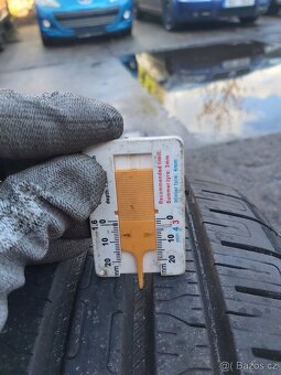 Prodám letní pneu Goodyear EfficientGrip 215/50/19 - 7