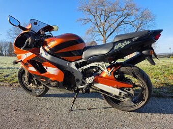 Kawasaki ZX9R - 7
