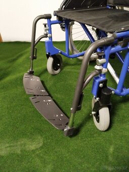 Skládací mechanický invalidní vozík XXXL, 65cm - 7